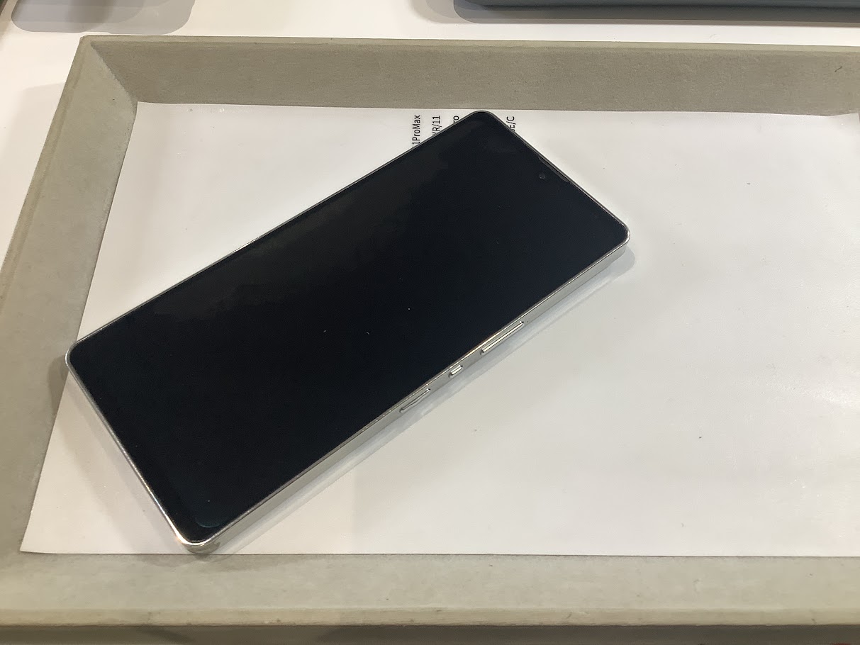 AQUOSzero6の画面交換ならデータをそのまま・最短即日修理のスマホ修理工房丸井錦糸町店へ